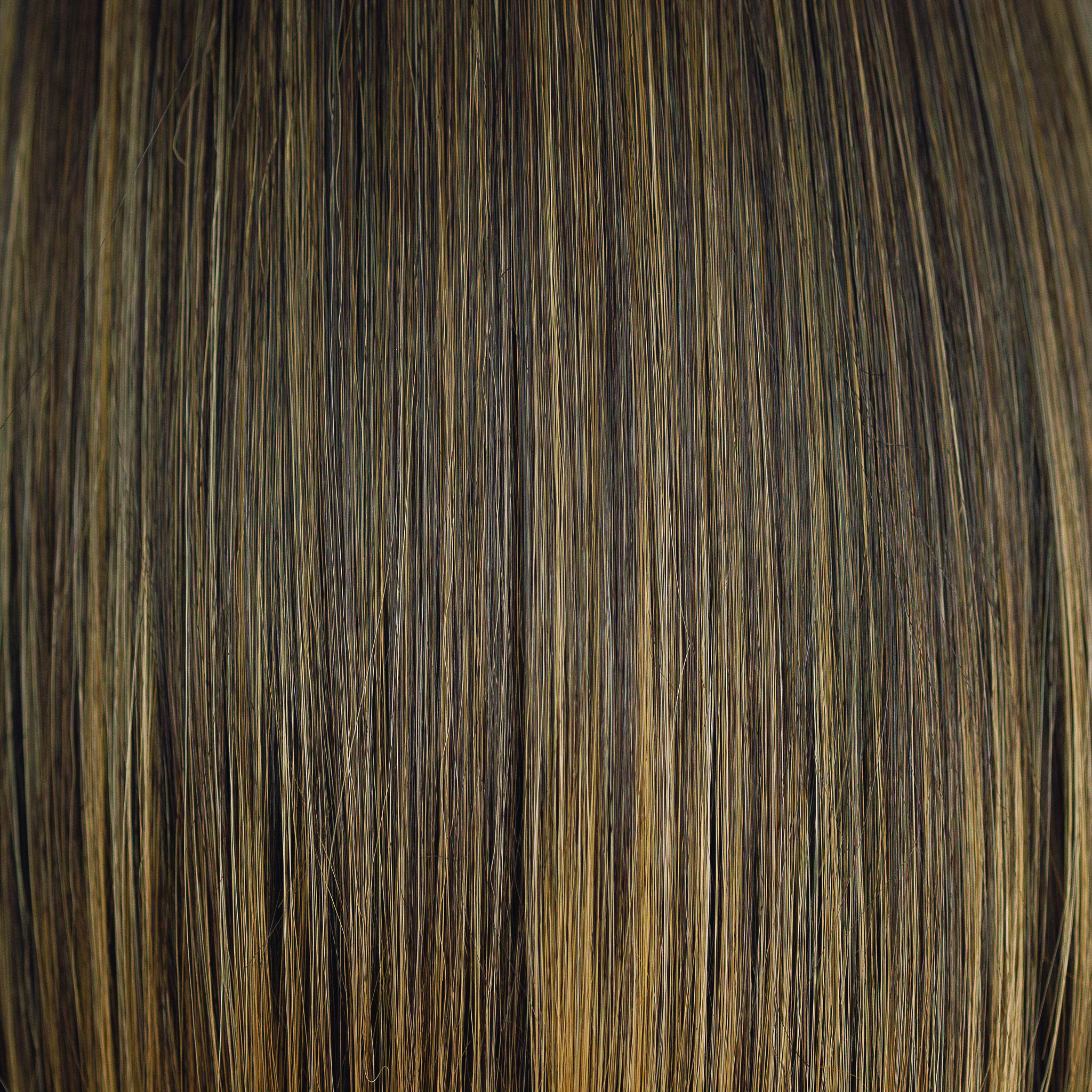 Java Blast  -  A blend of rich, warm medium brown with medium coppery blond highlights, Java Blast allures with the beautiful tone transition from light to dark. This combination makes this color realistically modern.